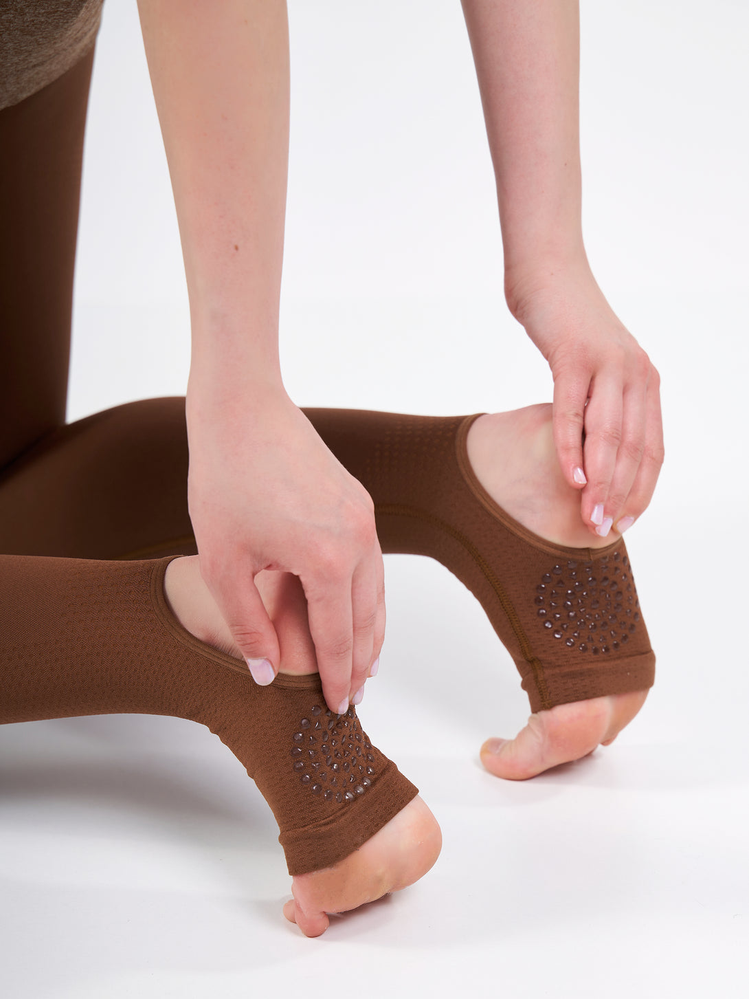 A Woman Wearing Toffe Brown Color Seamless High-Waist Anti-Slip Yoga Leggings. Super Flexible