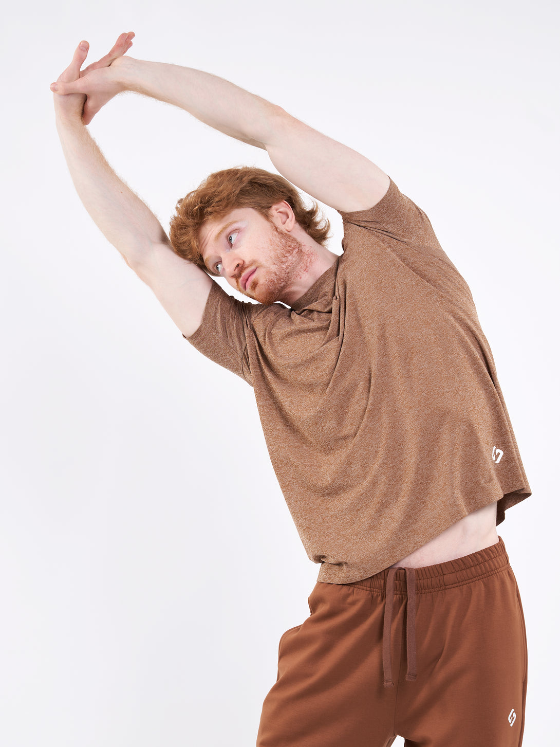 A Man Wearing Toffe Brown Color Unisex Seamless Melange T-Shirt. Enhanced Comfort