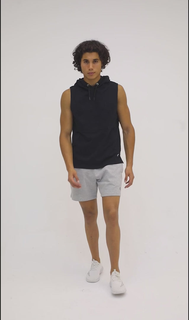 Farbe_Schwarz | A Men Wearing Black The Basic Hooded Vest