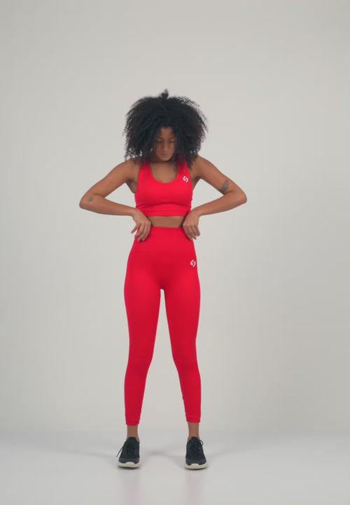 Farbe_Poppy Burst | A Woman Wearing Bright Red Color Easy-Move Seamless Ribbed Crop Top for All-Day Wear