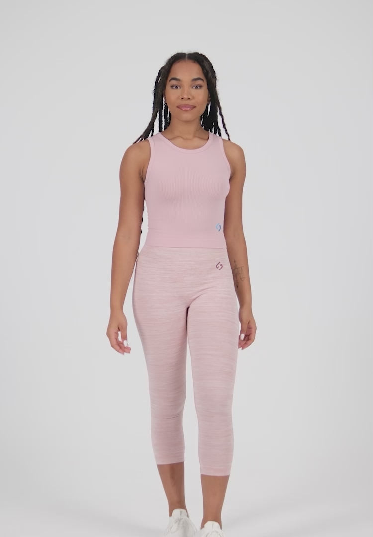 Farbe_Blassmauve | A Woman Wearing Pale Mauve Color All-Day Sleeveless Strapped Crop Top