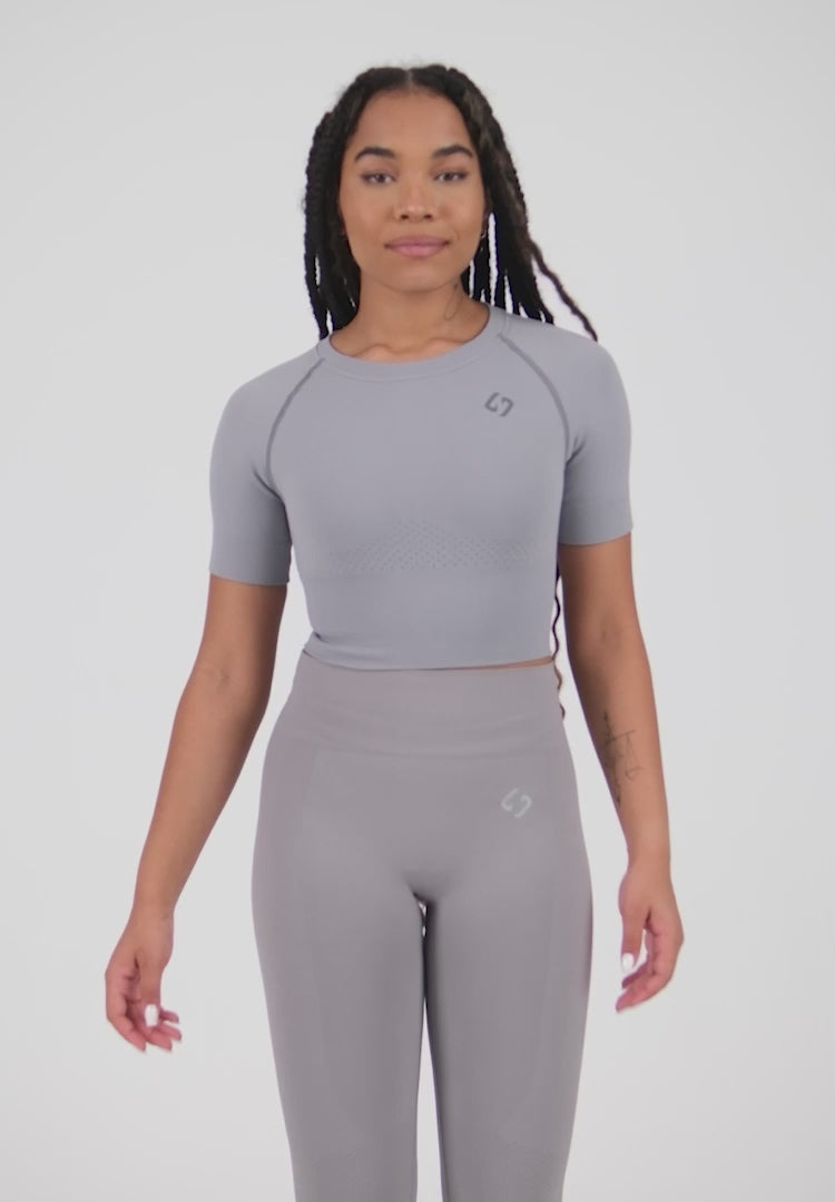 A Woman Wearing Dark GreyColor The Main Short Sleeve Crop Top