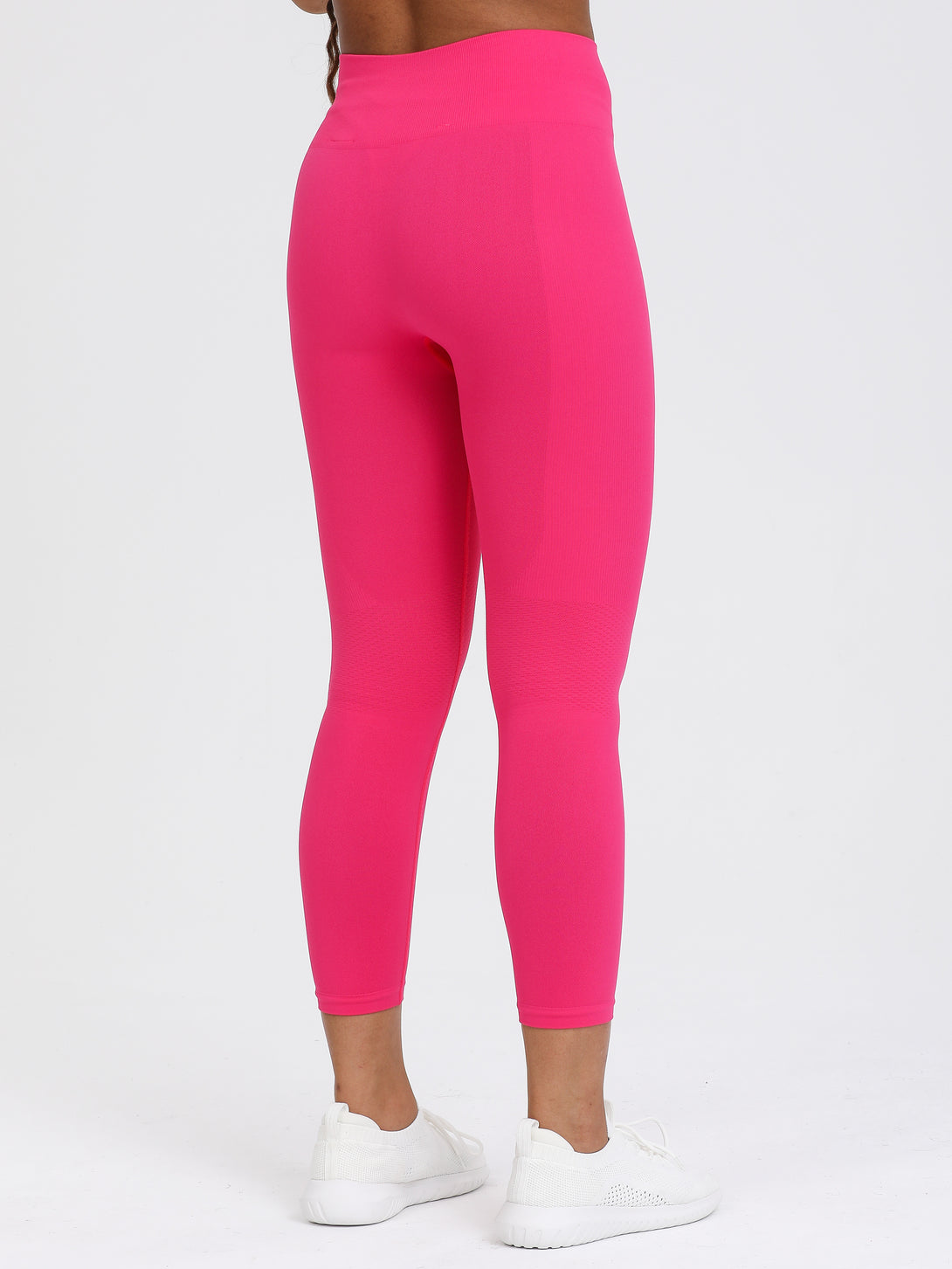 A Woman Wearing Beetroot Purple Color Seamless Full-Length Legging