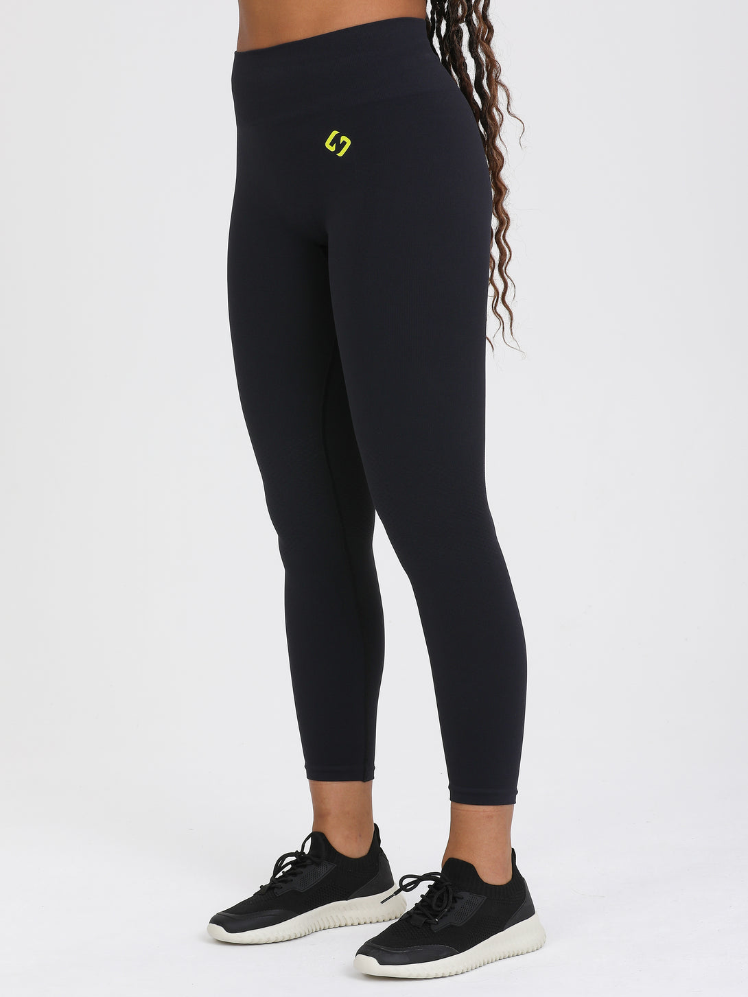 A Woman Wearing Black Color Seamless Full-Length Legging
