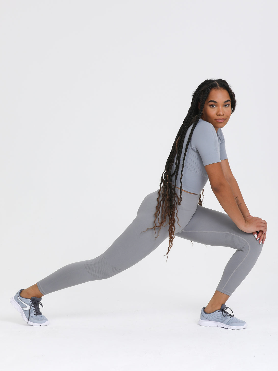 A Woman Wearing Dark Grey Color Seamless Full-Length Legging