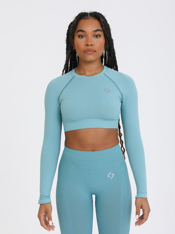 Color_Arctic | A Woman Wearing Arctic Color The Main Long Sleeve Crop Top