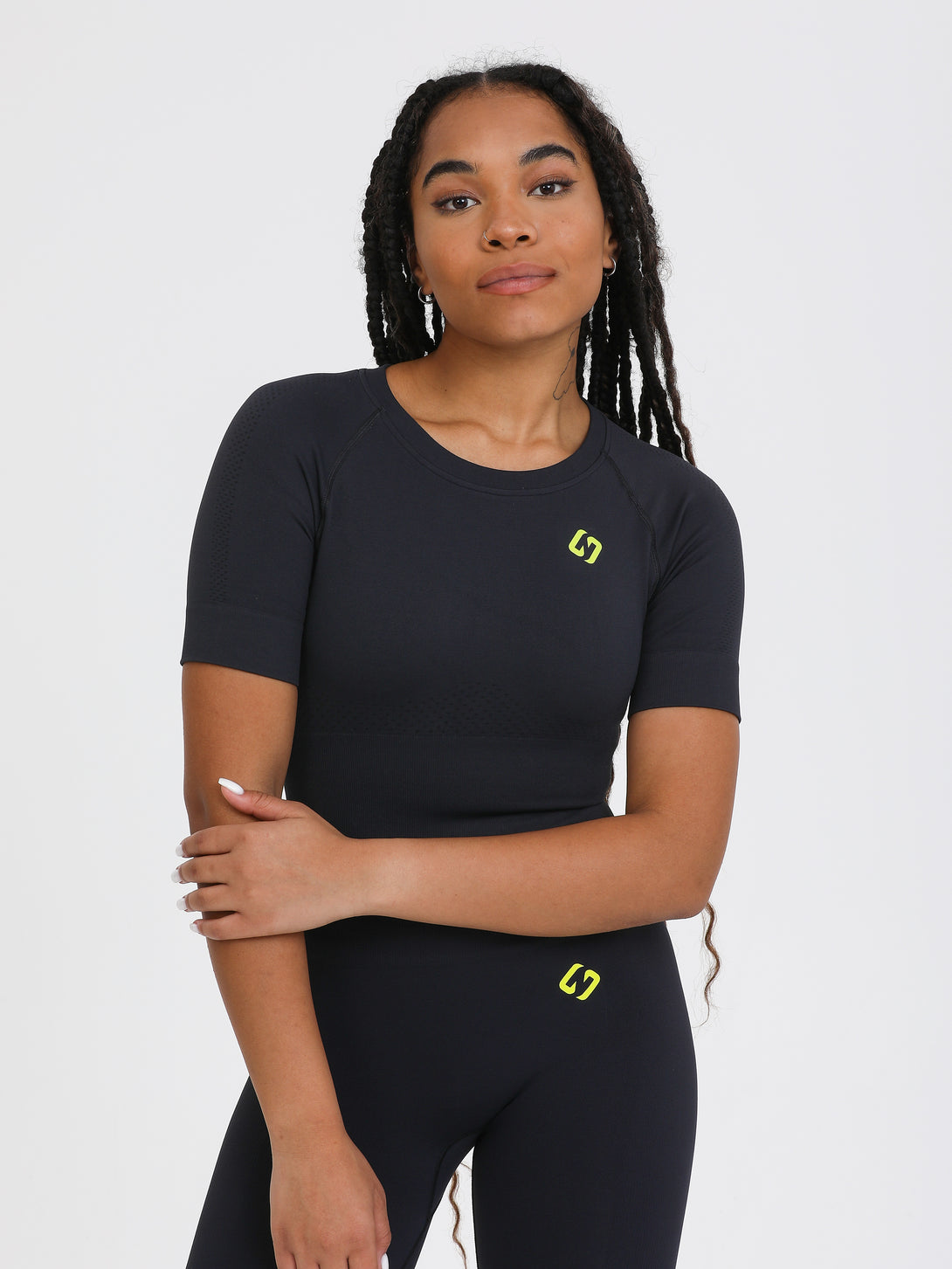 A Woman Wearing Black Color The Main Short Sleeve Crop Top