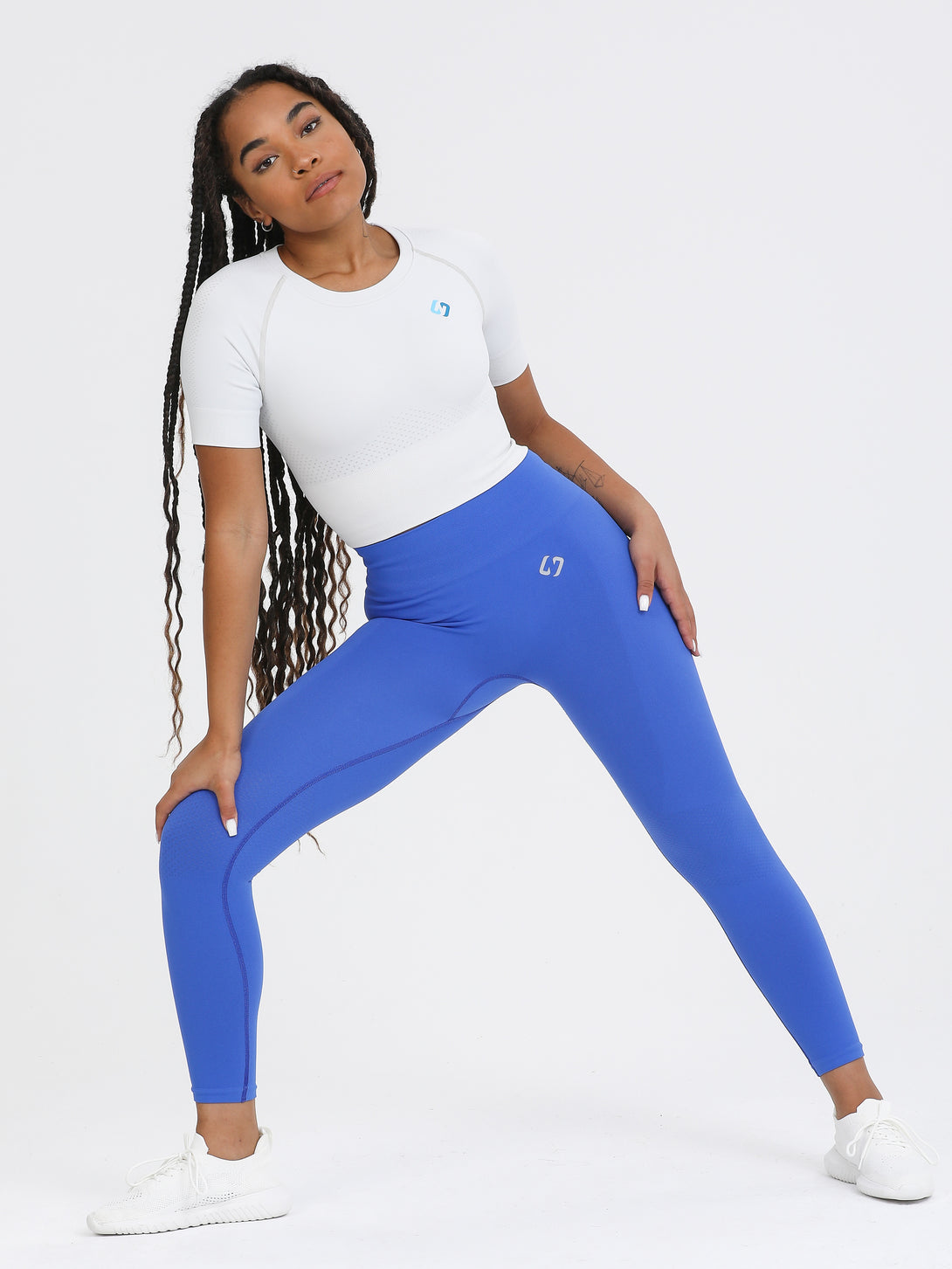 A Woman Wearing Light Grey Color The Main Short Sleeve Crop Top