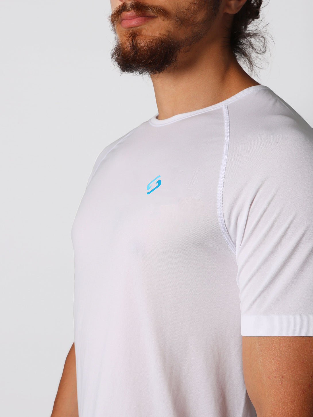 A Man Wearing White Color Seamless The Motion T-Shirt