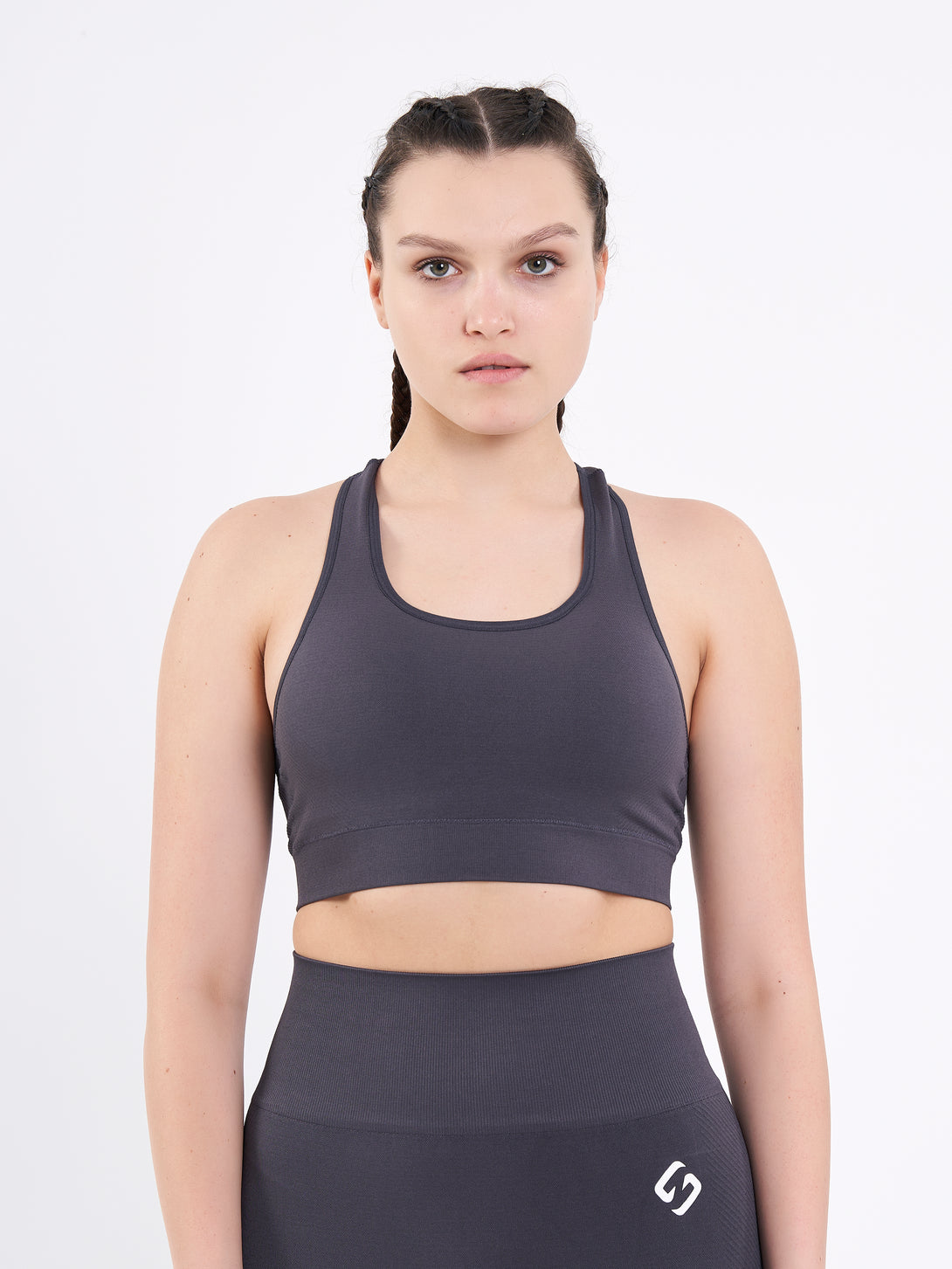 A Woman Wearing Anthracite Color Zen Perfect Seamless Mid-Impact Sports Bra With Padding