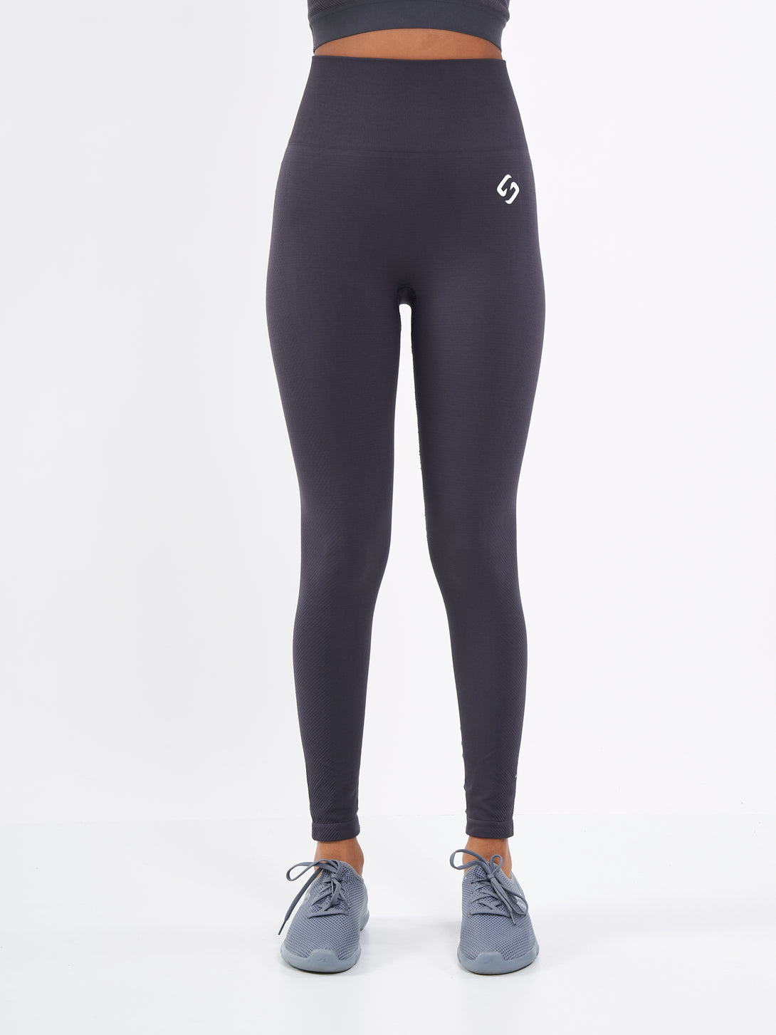 A Woman Wearing Anthracite Color Zen Perfect Seamless High-Waist Ankle-Length Leggings. Perfect Fit