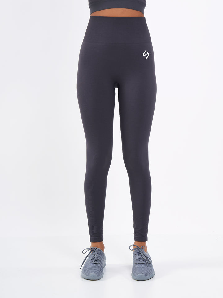 A Woman Wearing Stone Coal Color Zen Perfect Seamless High-Waist Ankle-Length Leggings. Perfect Fit