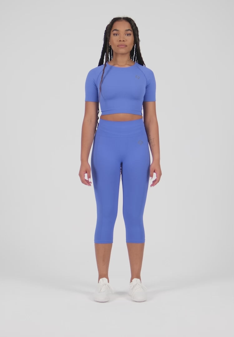 Color_Lime | A Woman Wearing Lime Color Seamless Capri Legging