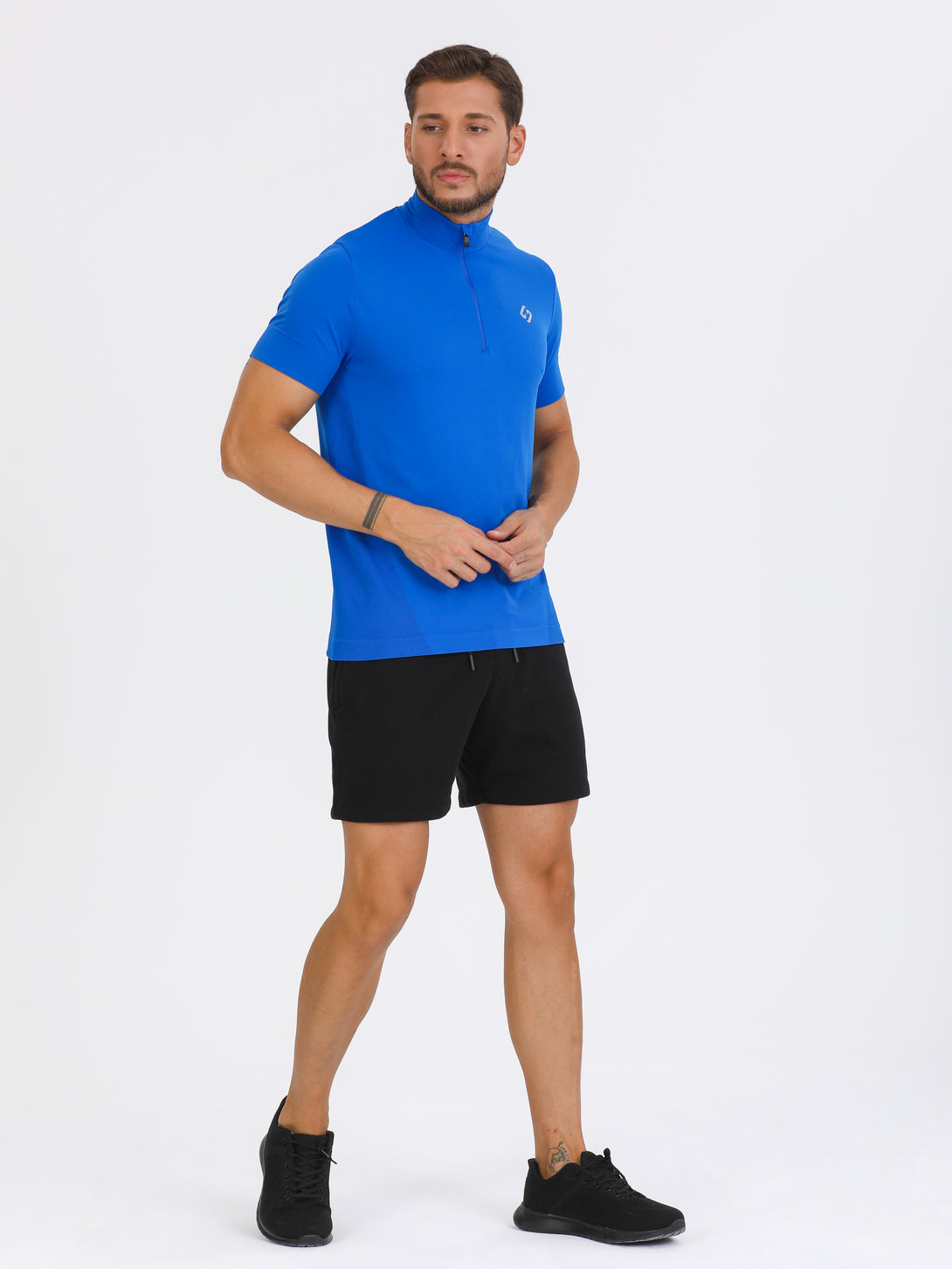 A Man Wearing Lapis Blue Color Seamless Short Sleeve Zipped T-Shirt