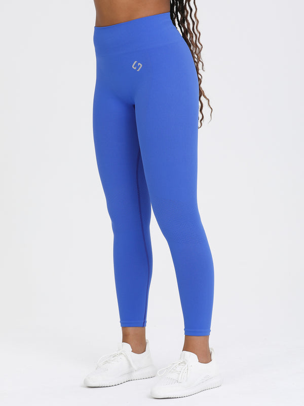 Color_Sapphire | A Woman Wearing Sapphire Color Seamless Full-Length Legging
