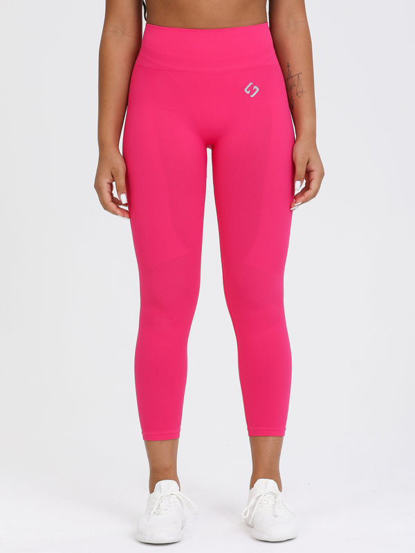 Color_Beetroot | A Woman Wearing Beetroot Color Seamless Full-Length Legging