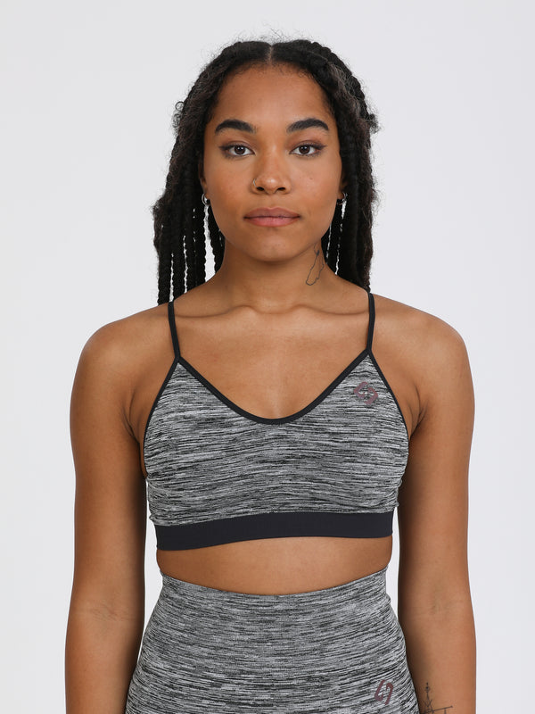 Color_Black | A Woman Wearing Black Color Seamless Reversible Light Support Sports Bra