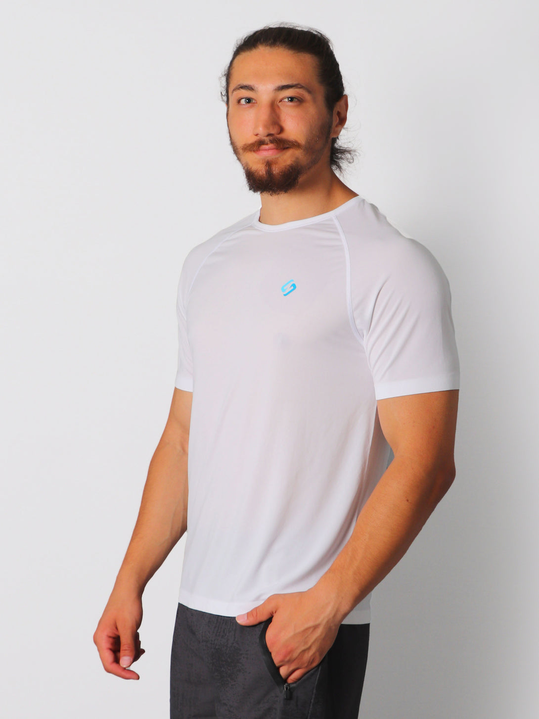 A Man Wearing White Color Seamless The Motion T-Shirt